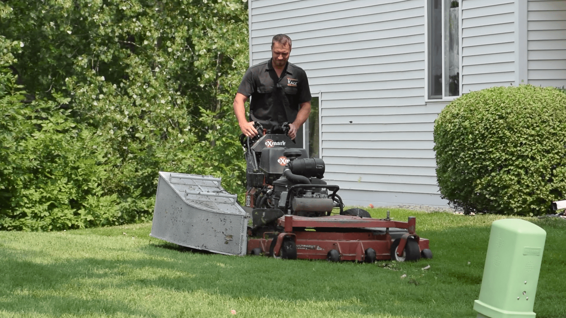 Best Way to Use a Grass Catcher in Commercial Lawn Mowing