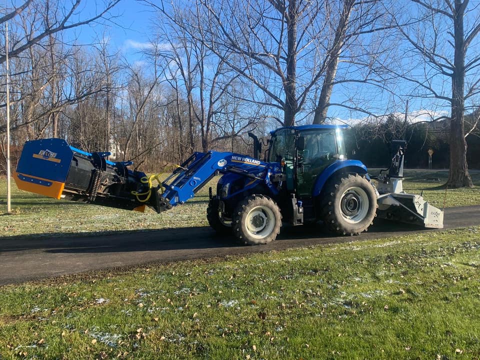 snowfire on new holland tractor loader arms (ID 738071)